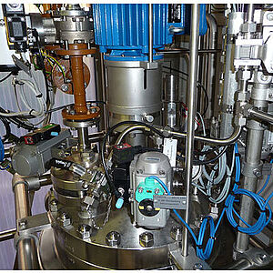 Druckreaktor Deckelplatte mit automatisierten Ventilen, Hastelloy, ATEX
